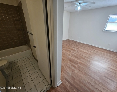 1307 River Hills Circle E - Photo Thumbnail 9