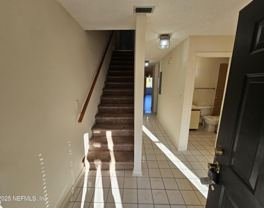 1307 River Hills Circle E - Photo Thumbnail 2