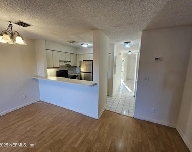 1307 River Hills Circle E - Photo Thumbnail 10