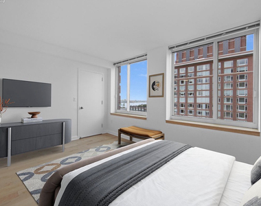211 North End Avenue - Photo Thumbnail 3