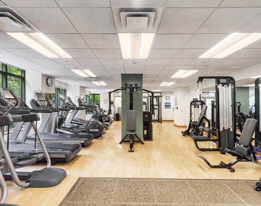 211 North End Avenue - Photo Thumbnail 9