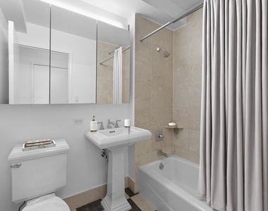 211 North End Avenue - Photo Thumbnail 7