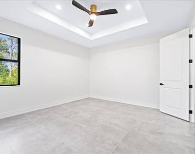 4127 Nw 36th Place - Photo Thumbnail 9