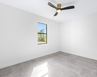 4127 Nw 36th Place - Photo Thumbnail 13