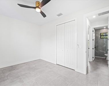 4127 Nw 36th Place - Photo Thumbnail 20