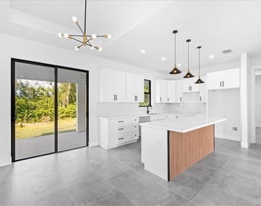 4127 Nw 36th Place - Photo Thumbnail 4