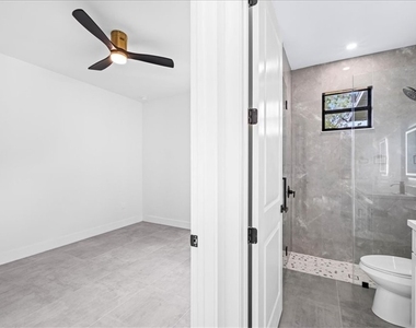 4127 Nw 36th Place - Photo Thumbnail 15