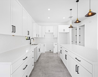 4127 Nw 36th Place - Photo Thumbnail 1