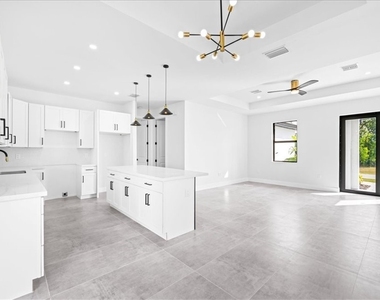 4127 Nw 36th Place - Photo Thumbnail 5