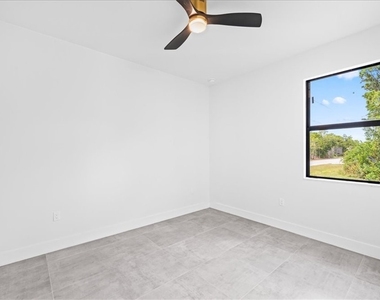 4127 Nw 36th Place - Photo Thumbnail 19