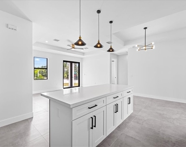 4127 Nw 36th Place - Photo Thumbnail 6