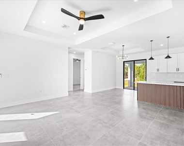 4127 Nw 36th Place - Photo Thumbnail 7