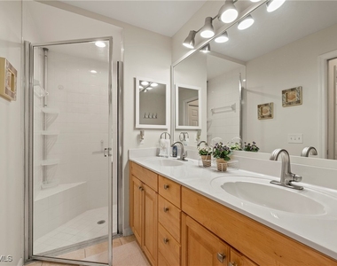 465 Robin Hood Circle - Photo Thumbnail 16