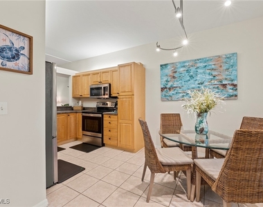 465 Robin Hood Circle - Photo Thumbnail 9
