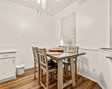 280 Robin Hood Circle - Photo Thumbnail 5