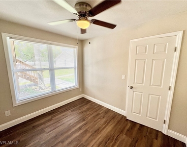 5453 16th Place Sw - Photo Thumbnail 4