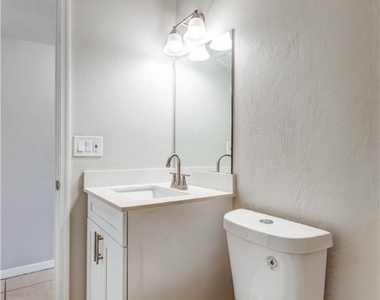 5453 16th Place Sw - Photo Thumbnail 21