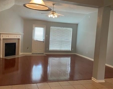 6719 Emerald Shire Lane - Photo Thumbnail 2