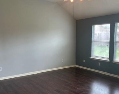 6719 Emerald Shire Lane - Photo Thumbnail 16