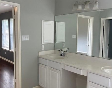 6719 Emerald Shire Lane - Photo Thumbnail 18
