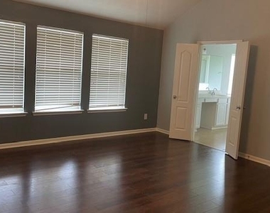 6719 Emerald Shire Lane - Photo Thumbnail 5