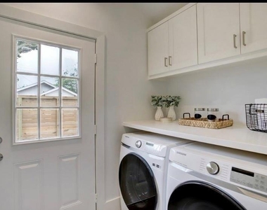 6107 N Main St - Photo Thumbnail 9