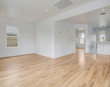 6107 N Main St - Photo Thumbnail 3