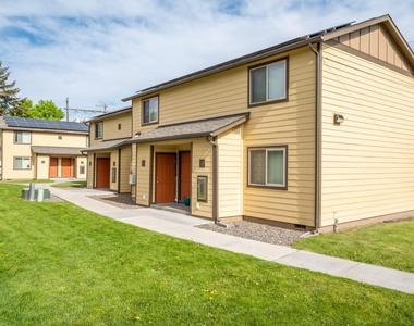 703 12th St - Photo Thumbnail 1