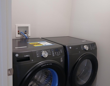 1560 Gardenton Street Nw - Photo Thumbnail 7