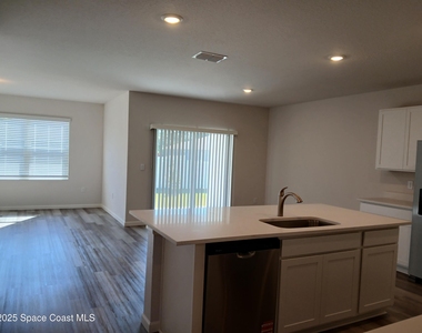 1560 Gardenton Street Nw - Photo Thumbnail 2