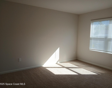 1560 Gardenton Street Nw - Photo Thumbnail 4