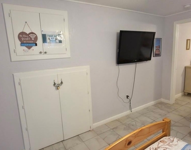 1915 Avenue O 1/2 Rear Unit A - Photo Thumbnail 4