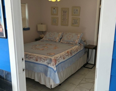 1915 Avenue O 1/2 Rear Unit A - Photo Thumbnail 2