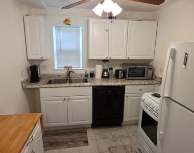 1915 Avenue O 1/2 Rear Unit A - Photo Thumbnail 11