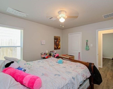 25416 Grotto Falls Lane - Photo Thumbnail 12