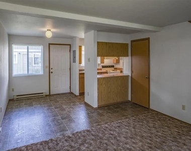 402 S 5th St E - Photo Thumbnail 4