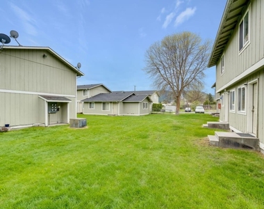 402 S 5th St E - Photo Thumbnail 1