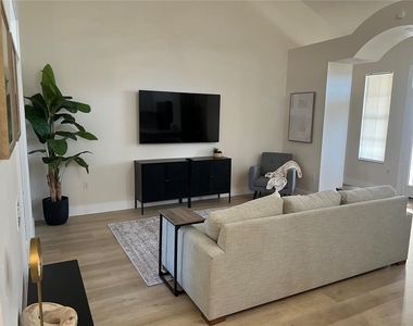 37015 Waldo Drive - Photo Thumbnail 3
