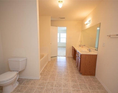 310 Falling Pine Drive - Photo Thumbnail 10