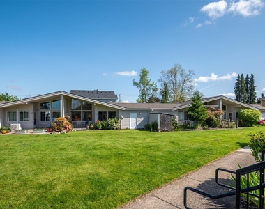 621 N Douglas St - Photo Thumbnail 8