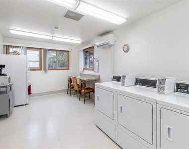 621 N Douglas St - Photo Thumbnail 9
