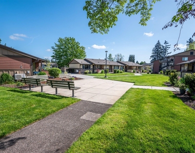 621 N Douglas St - Photo Thumbnail 5