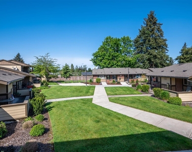 621 N Douglas St - Photo Thumbnail 4