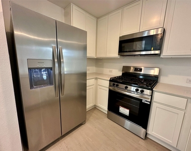 13310 Rayhill Drive - Photo Thumbnail 5
