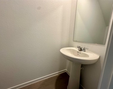 13310 Rayhill Drive - Photo Thumbnail 9