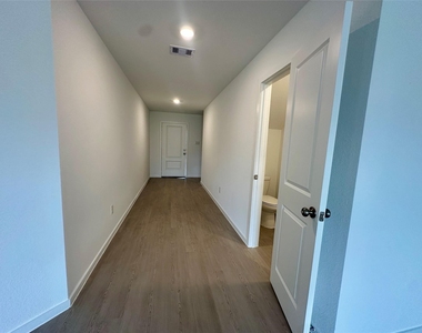 13310 Rayhill Drive - Photo Thumbnail 8