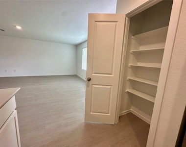 13310 Rayhill Drive - Photo Thumbnail 7