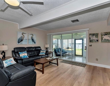 11001 Se Sunset Harbor Rd - Photo Thumbnail 7
