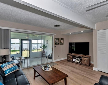 11001 Se Sunset Harbor Rd - Photo Thumbnail 8