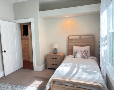 324 Julia Place - Photo Thumbnail 44
